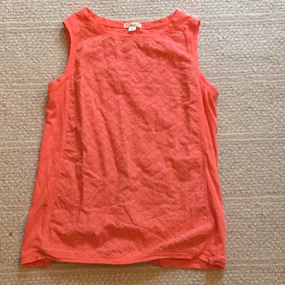 A coral colored tanks top.
